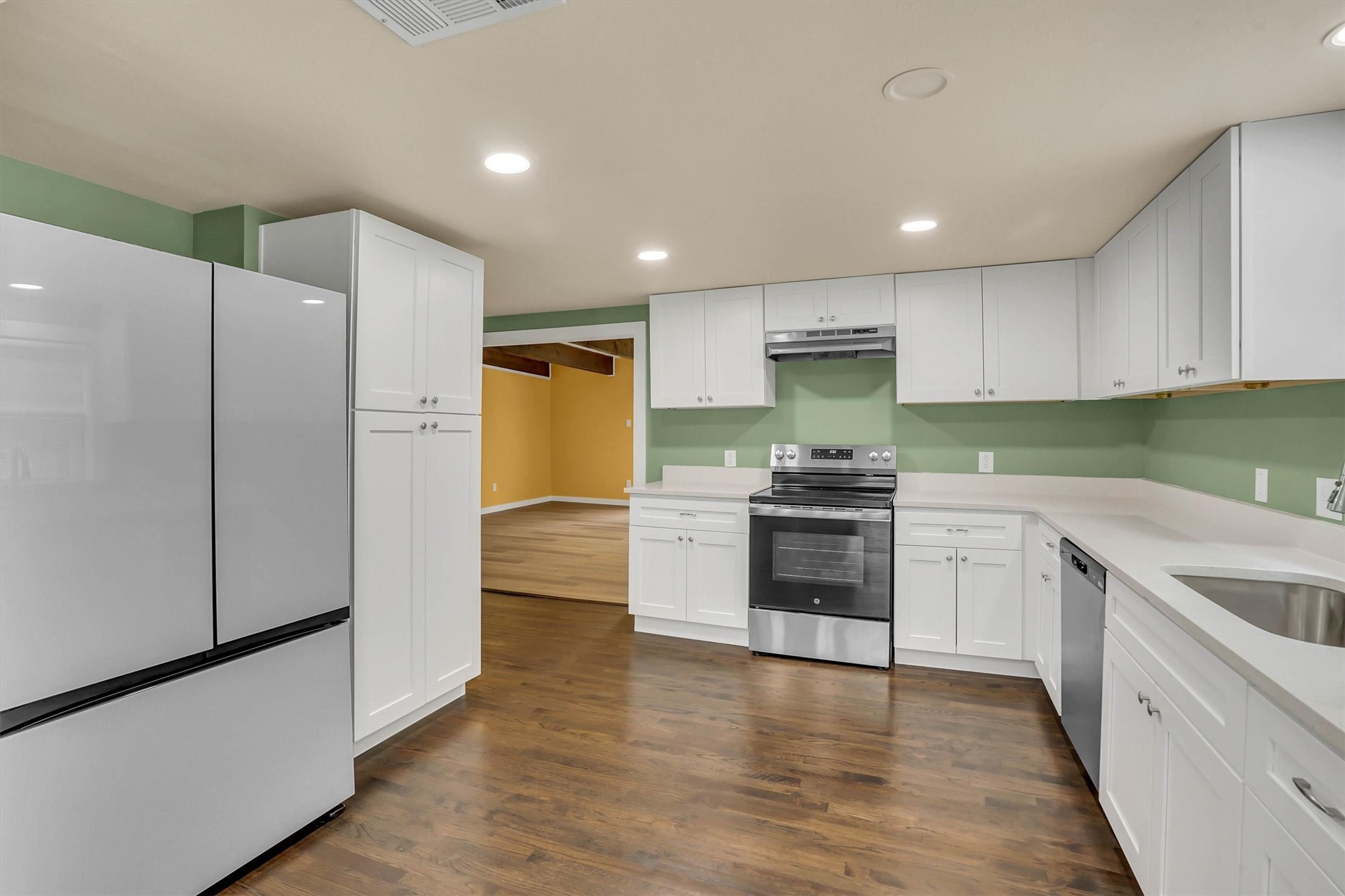 1605 Pine Street Grand Prairie TX 75050