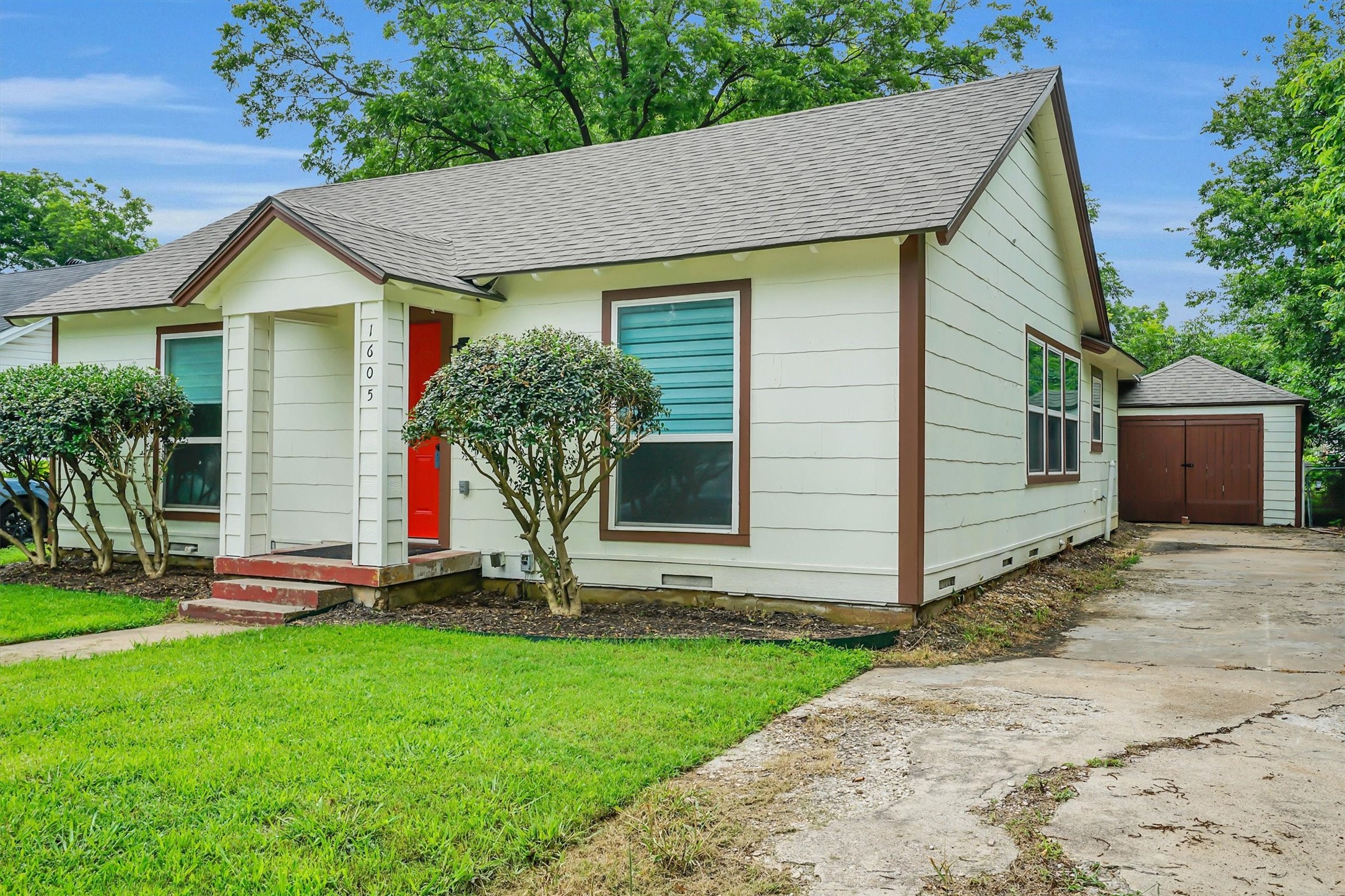 1605 Pine Street Grand Prairie TX 75050