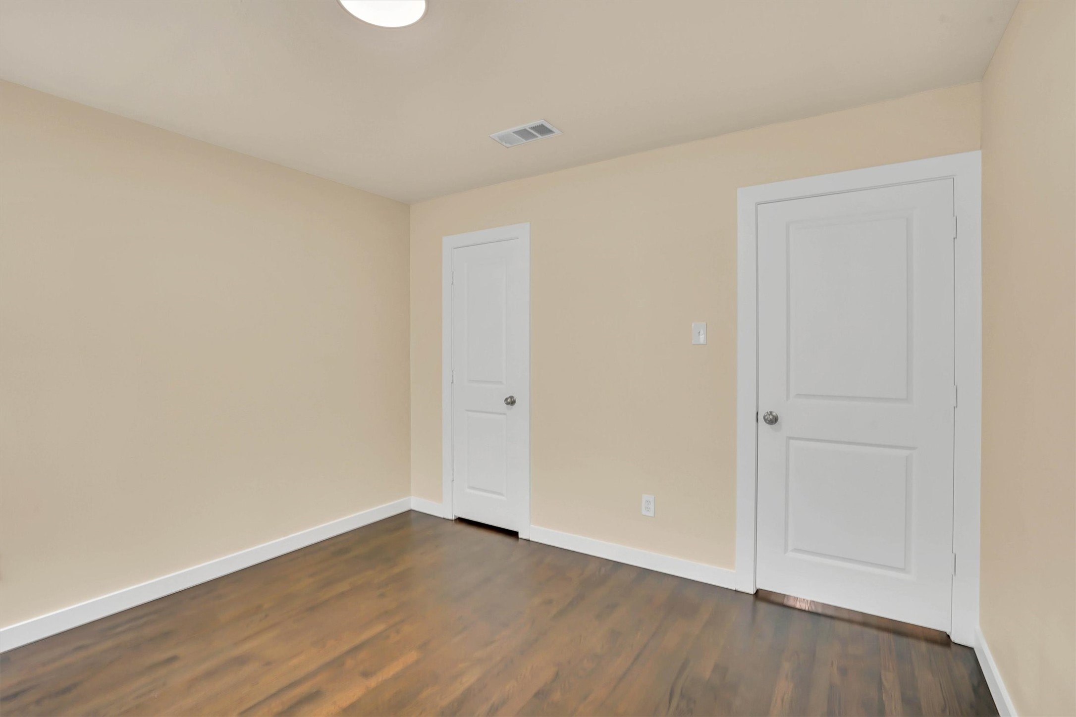 1605 Pine Street Grand Prairie TX 75050