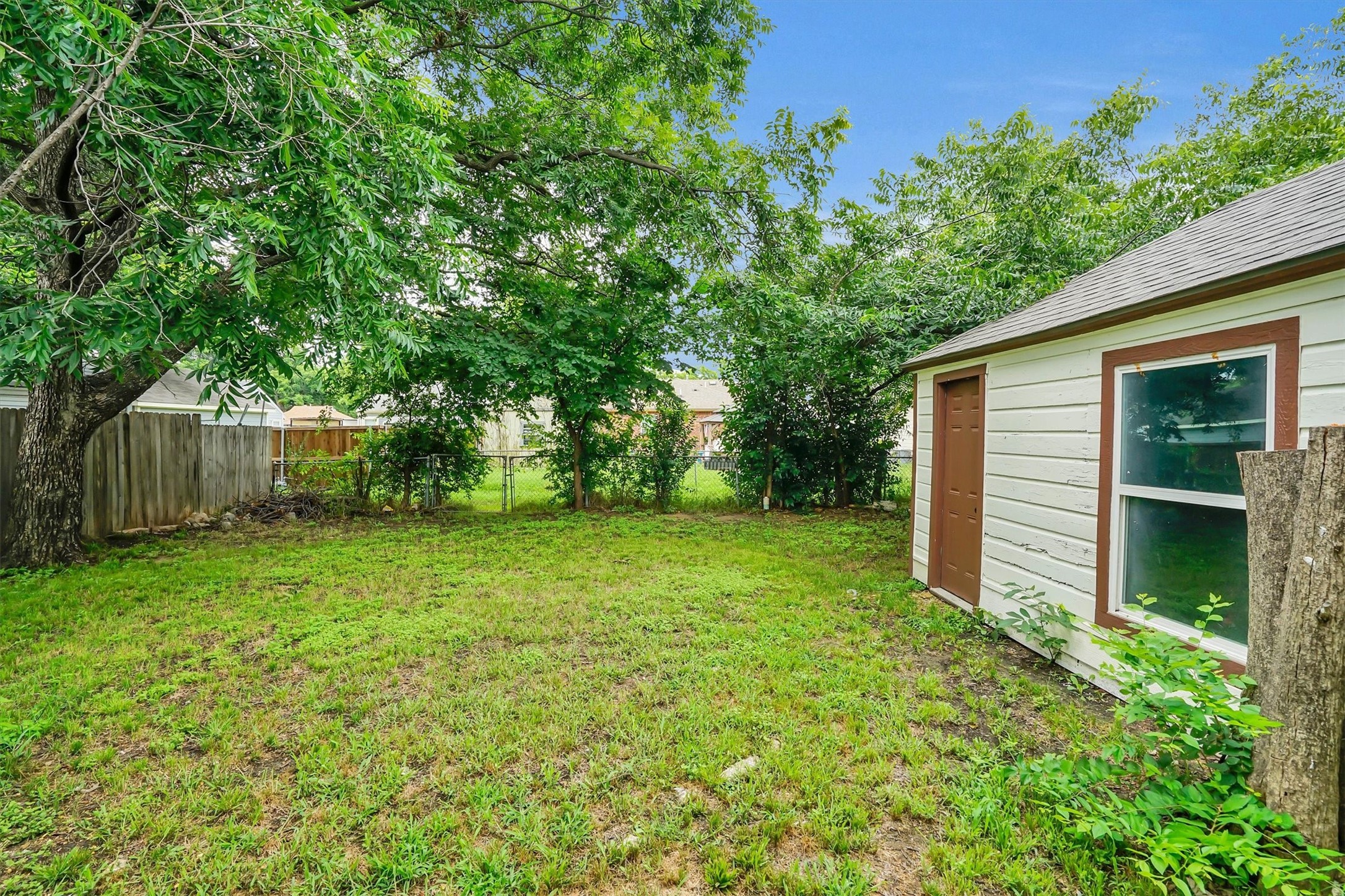 1605 Pine Street Grand Prairie TX 75050