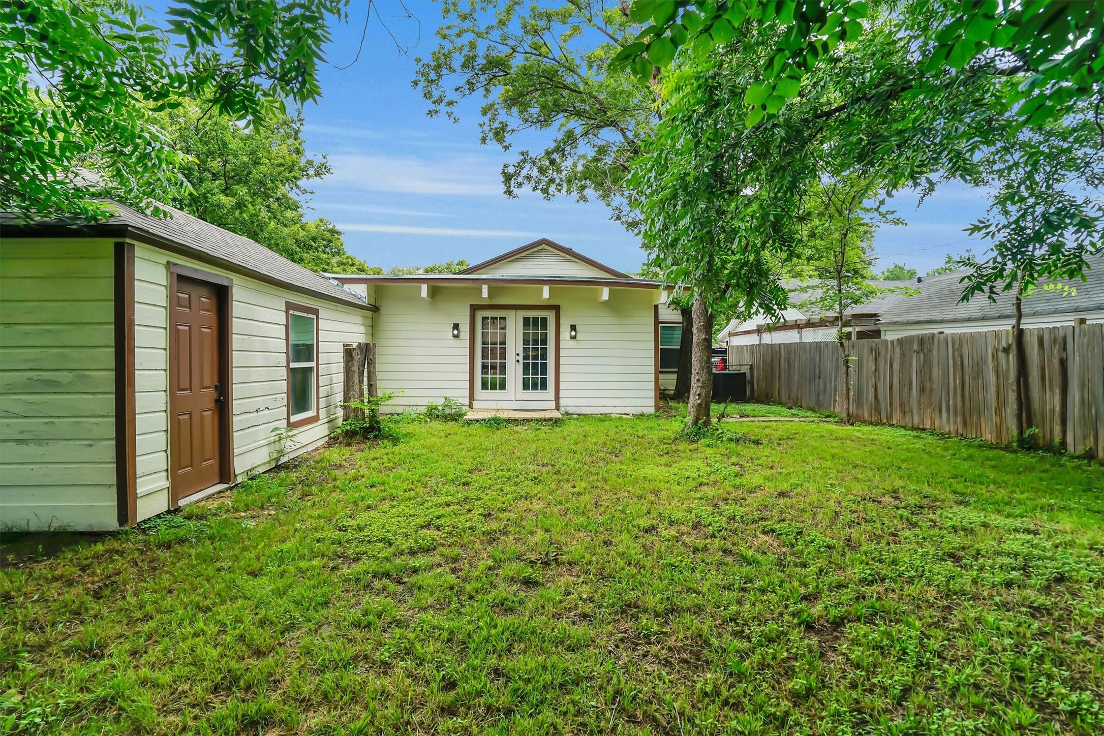 1605 Pine Street Grand Prairie TX 75050