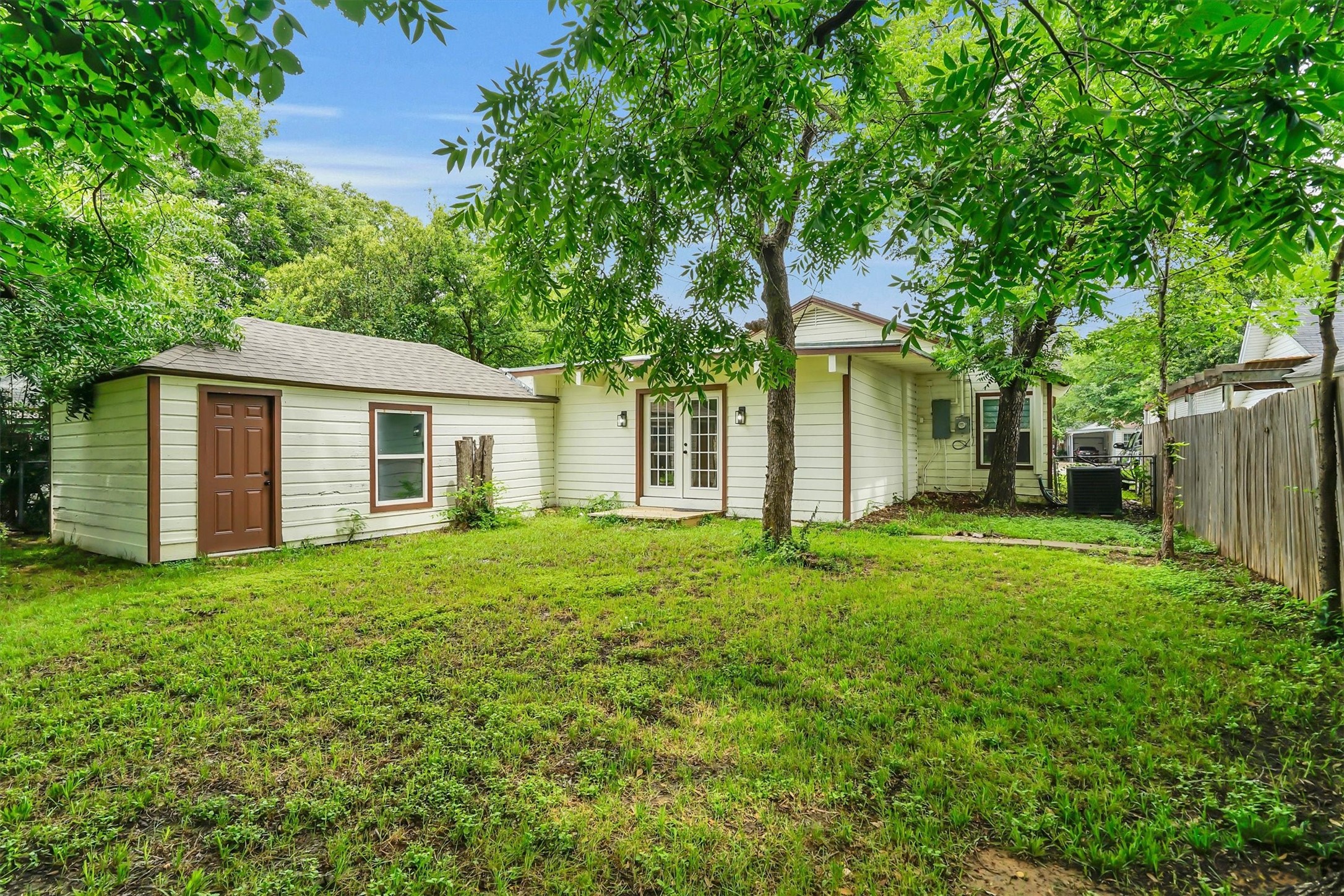 1605 Pine Street Grand Prairie TX 75050