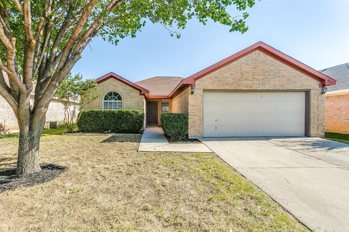 816 Bridle Trail Saginaw TX 76179