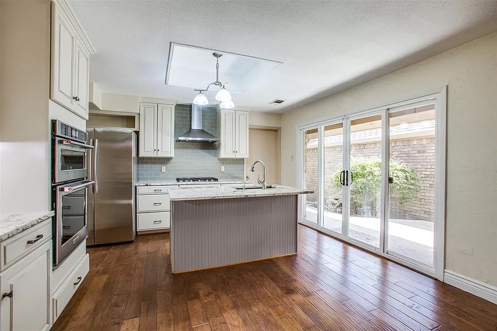 6151 Twin Oaks Circle Dallas TX 75240