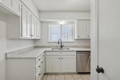 2106 Valleywood Drive Arlington TX 76013