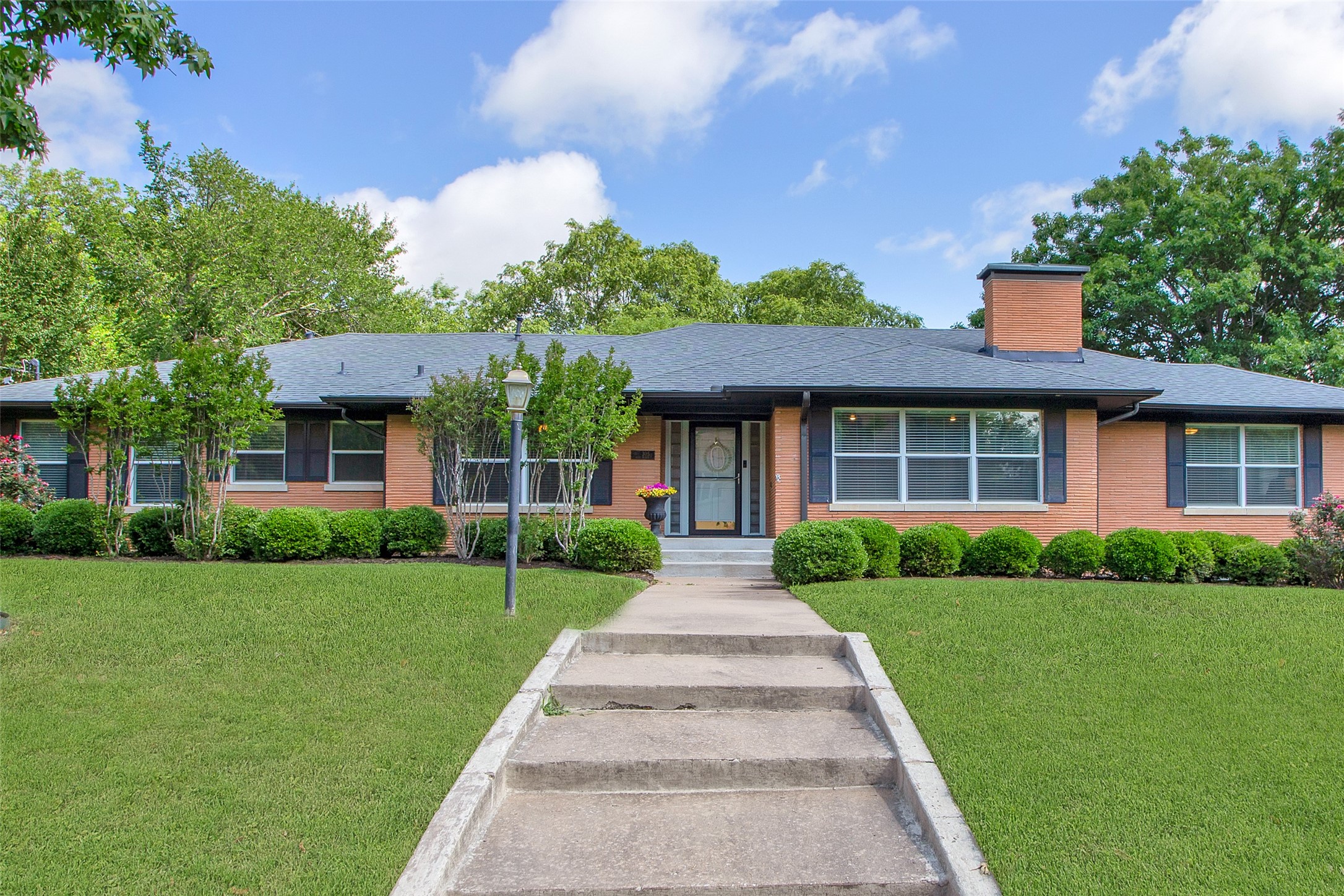 305 W Belden Street Sherman TX 75092