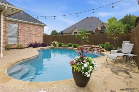 696 Bear Creek Drive Hurst TX 76054