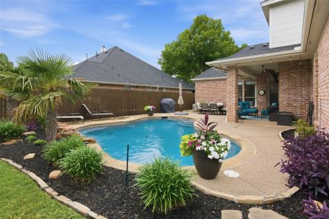 696 Bear Creek Drive Hurst TX 76054