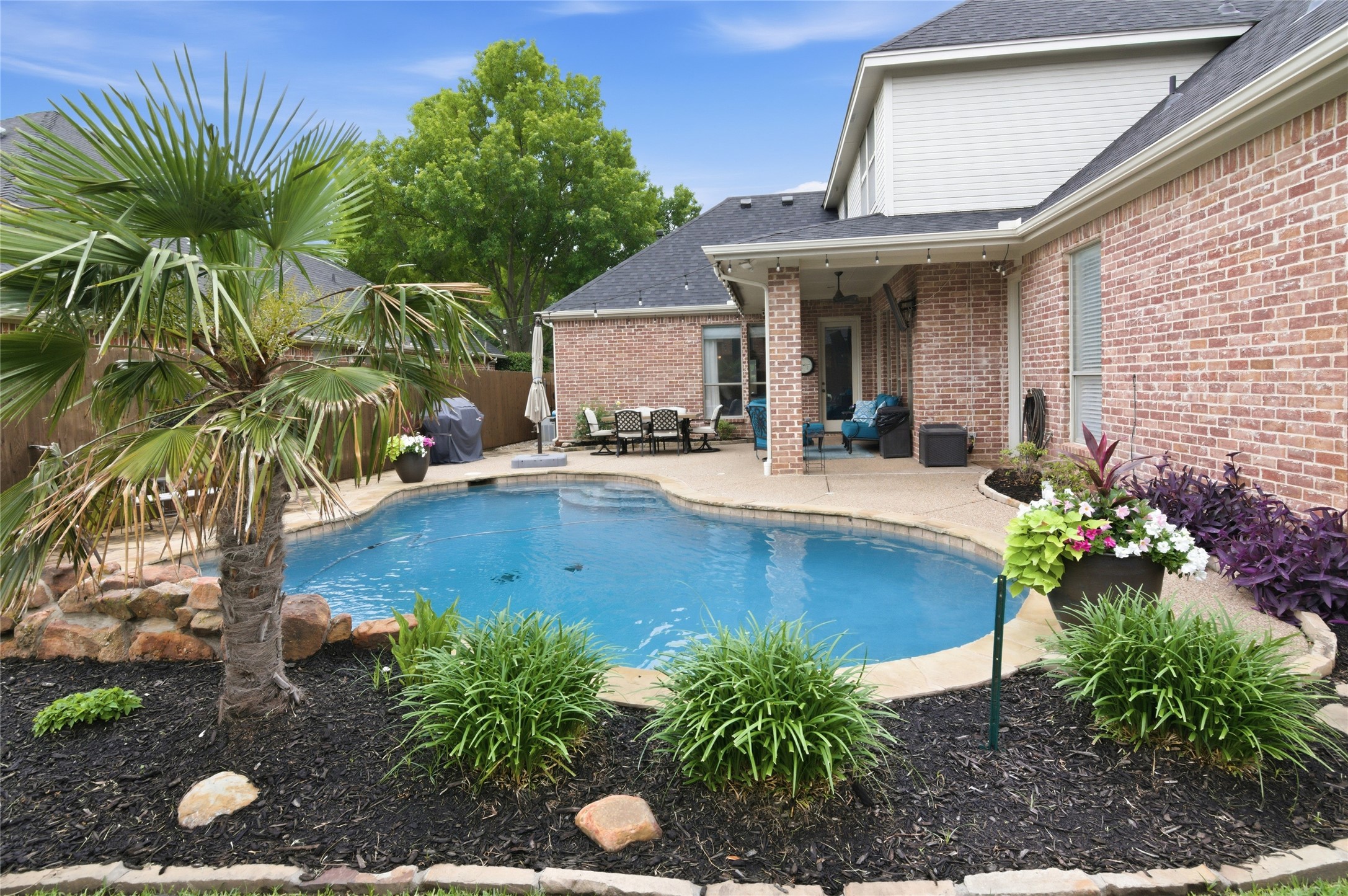696 Bear Creek Drive Hurst TX 76054