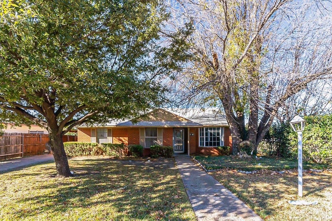10209 Brockbank Drive Dallas TX 75229