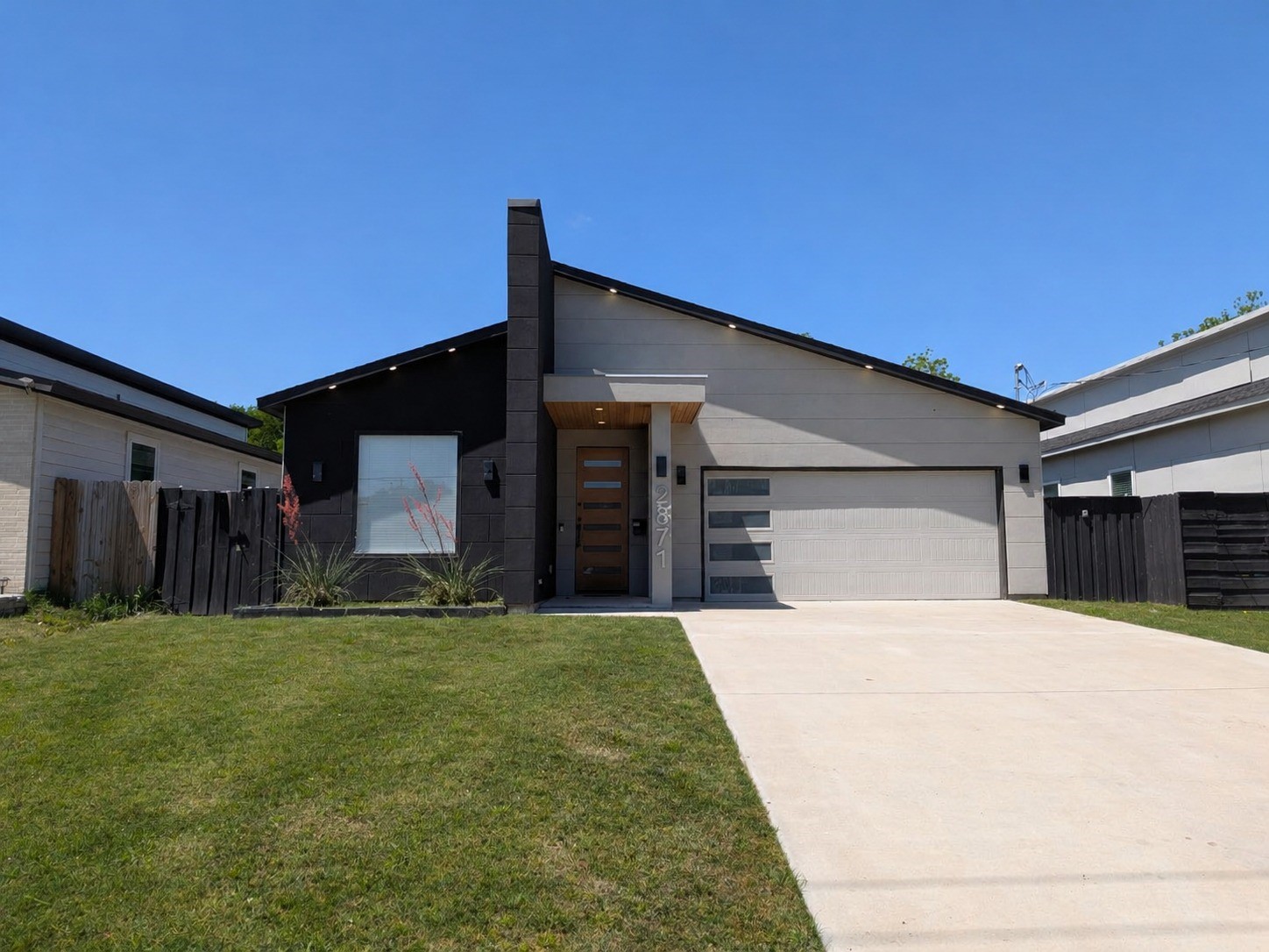 2871 E Overton Road Dallas TX 75216