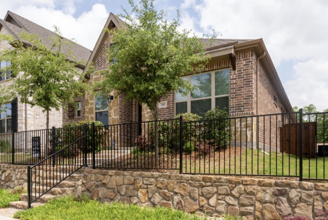 310 Julia Lane Euless TX 76040