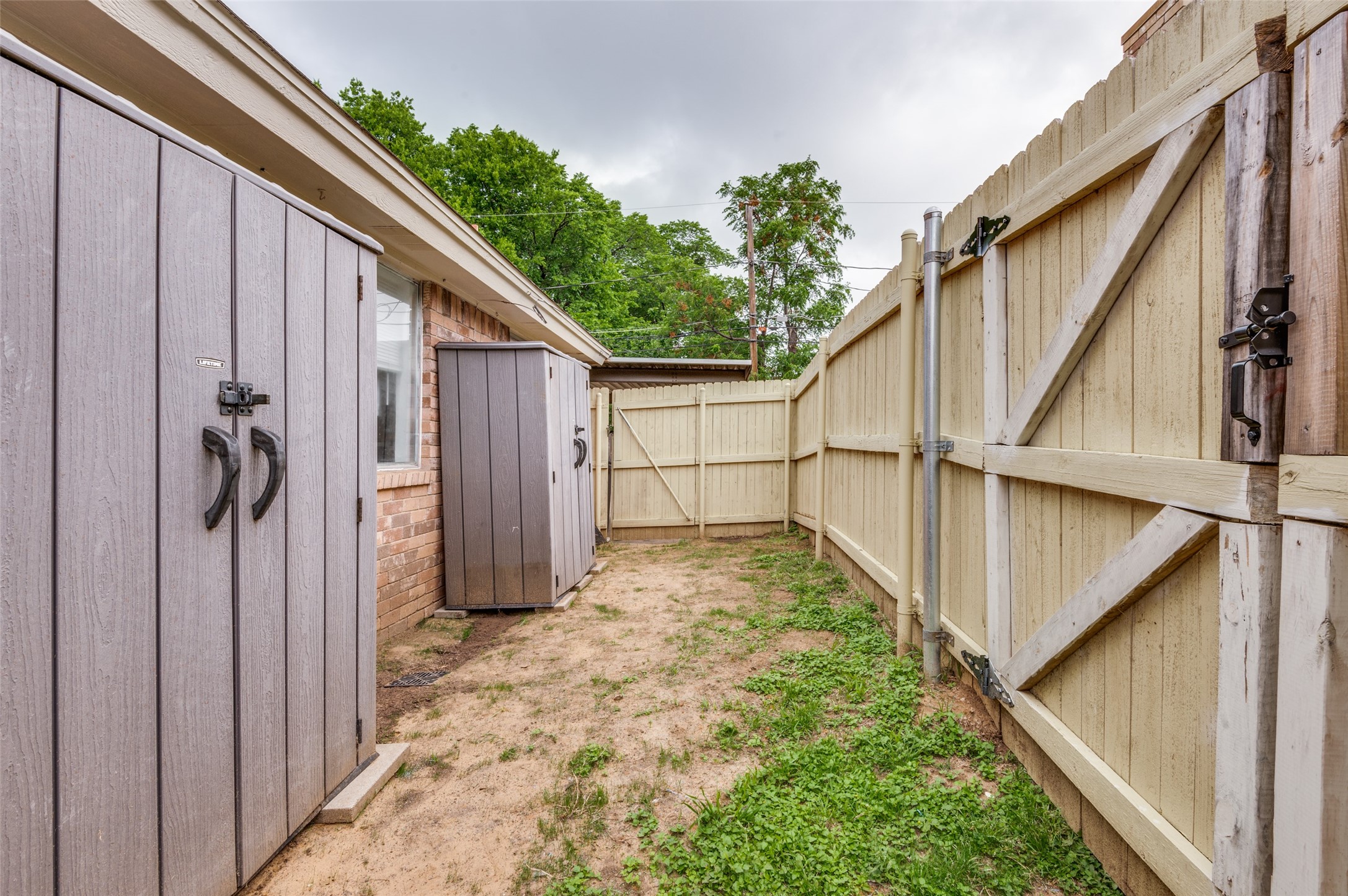 2021 Minnie Drive Arlington TX 76012