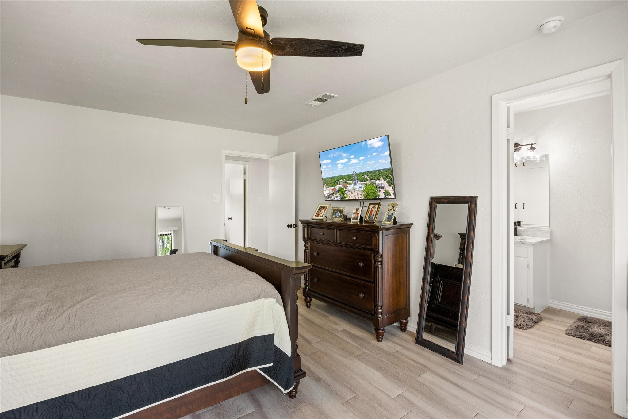 633 E Bridge Street Granbury TX 76048