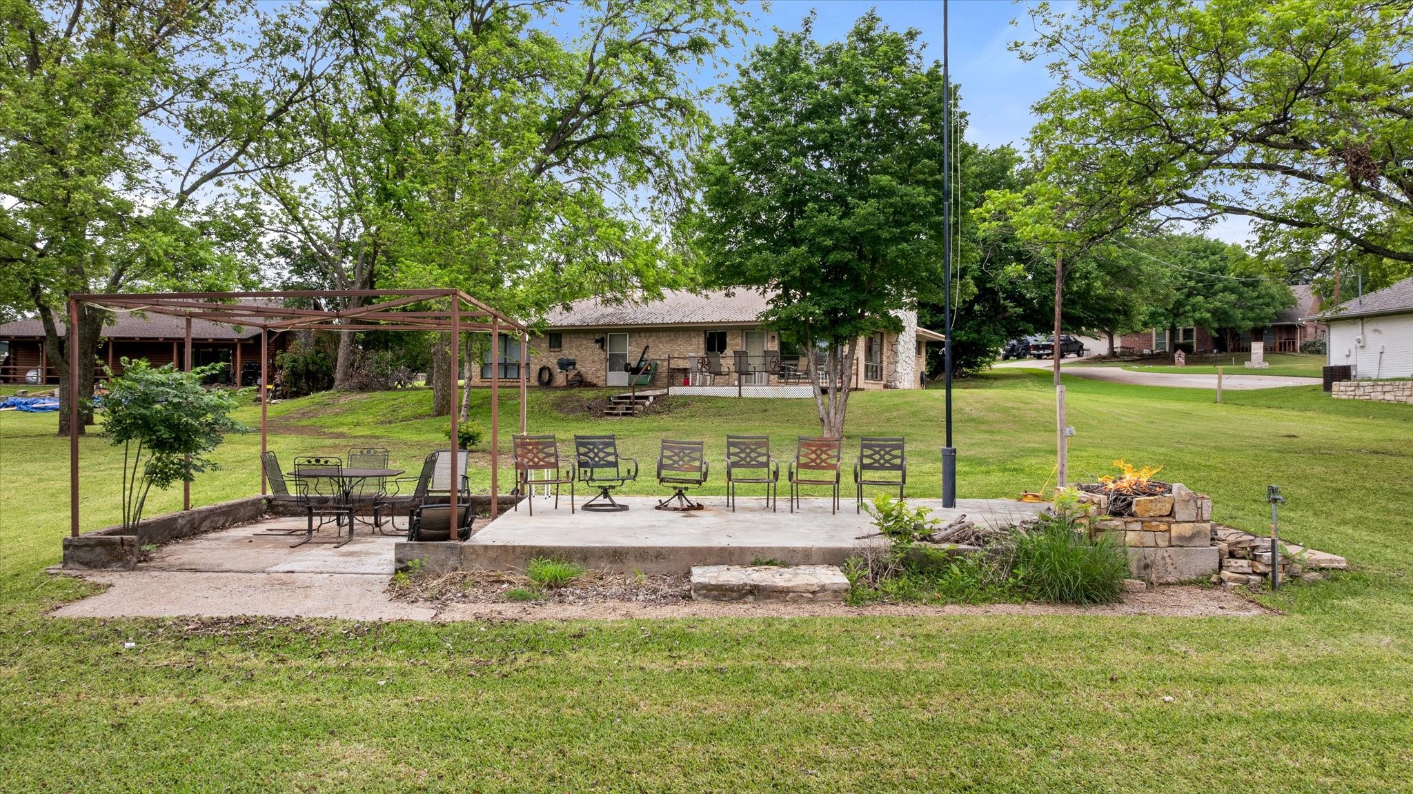633 E Bridge Street Granbury TX 76048