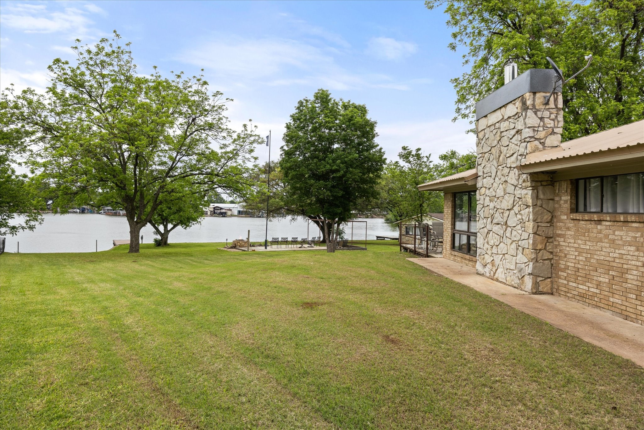 633 E Bridge Street Granbury TX 76048