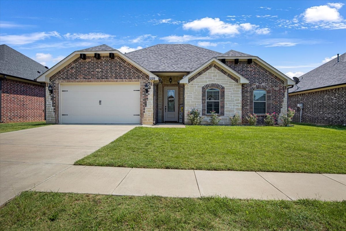 225 Patience Avenue Lindale TX 75771