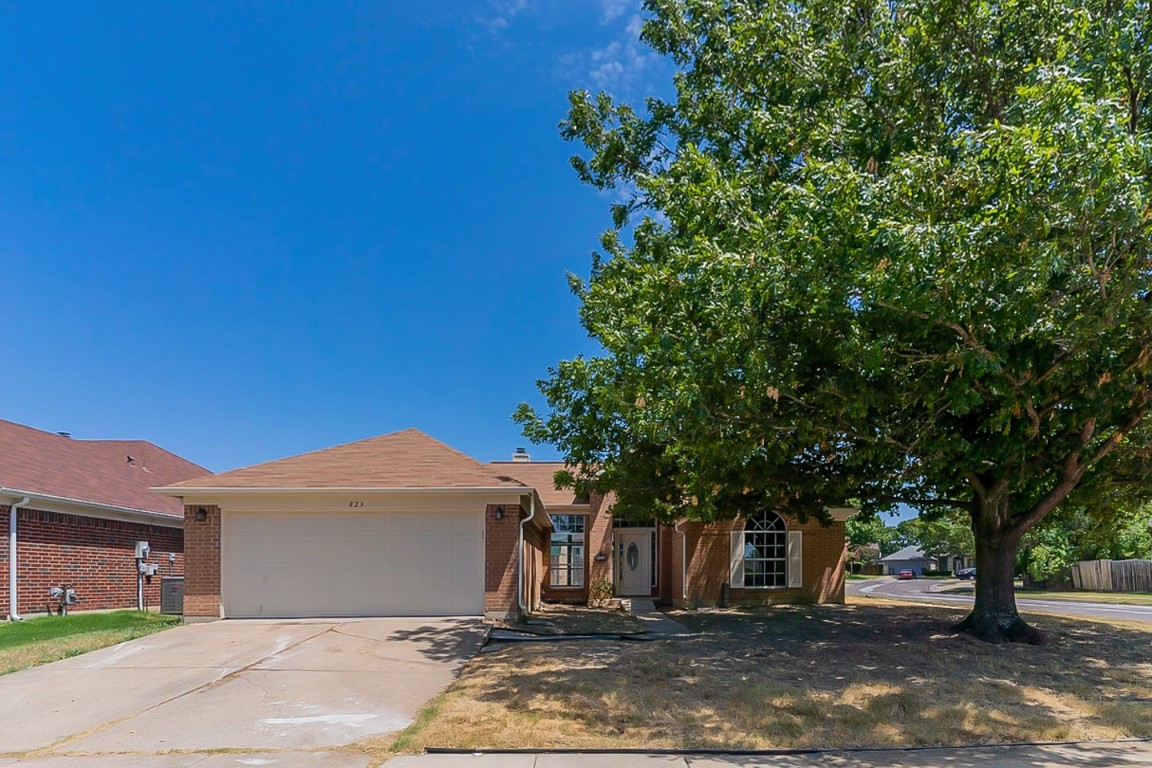 823 Sansome Drive Arlington TX 76018
