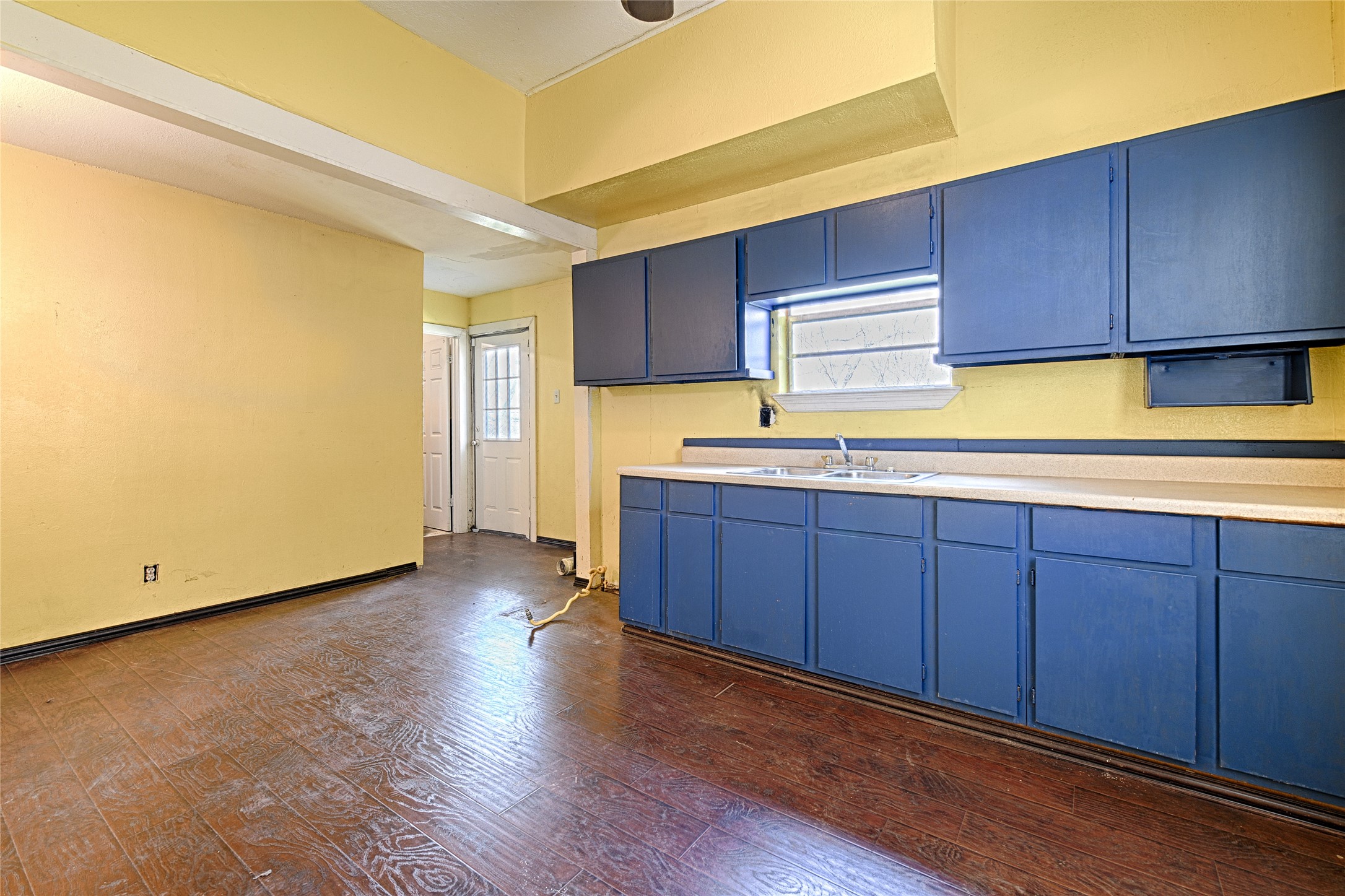 2457 Glenfield Avenue Dallas TX 75233