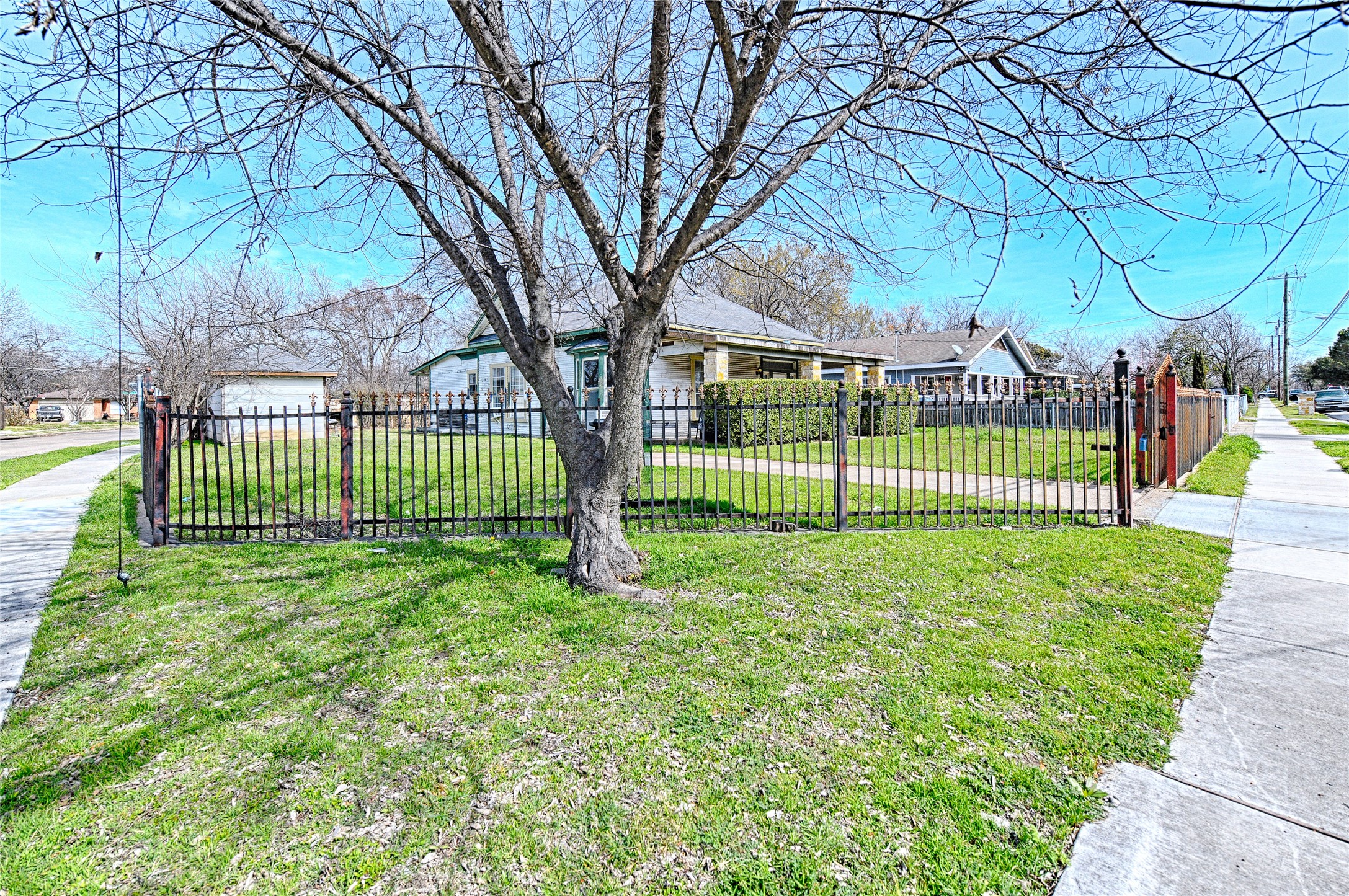 2457 Glenfield Avenue Dallas TX 75233