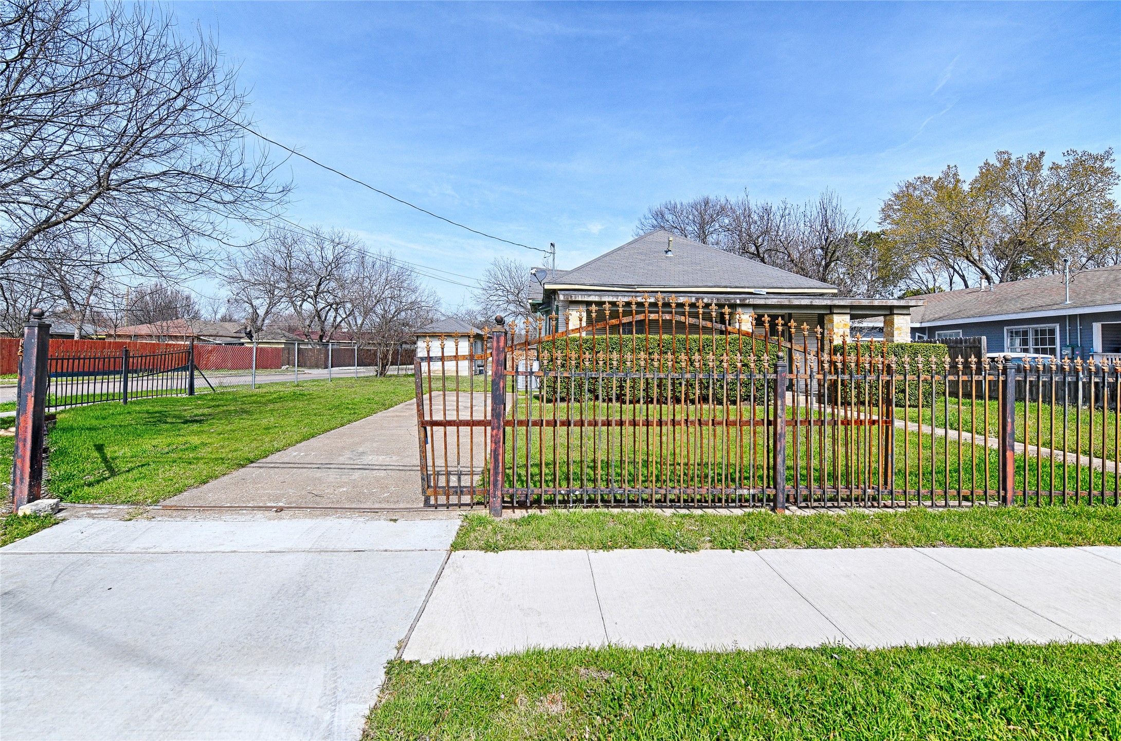 2457 Glenfield Avenue Dallas TX 75233