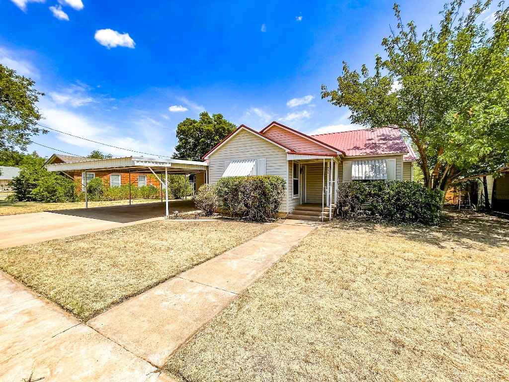 730 S 7th Avenue Munday TX 76371