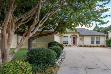 4904 Landrun Lane Arlington TX 76017