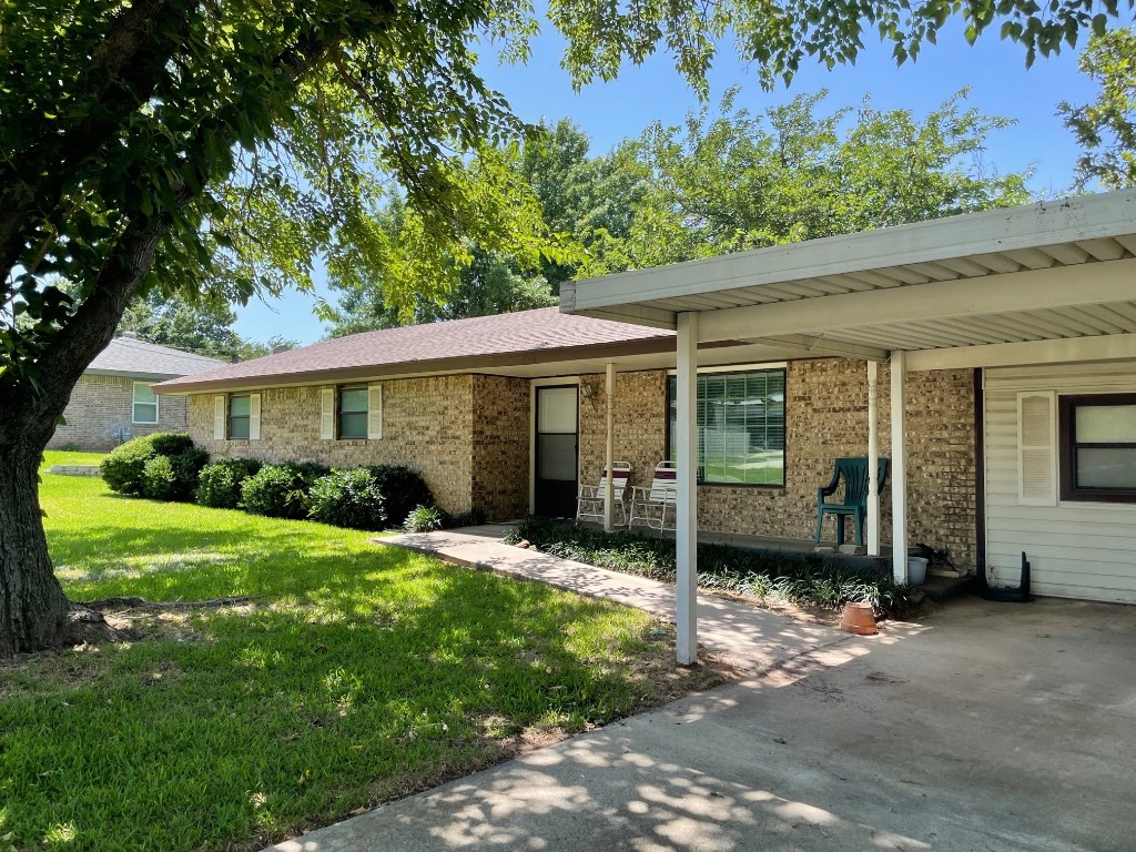 902 Zahara Street Bowie TX 76230