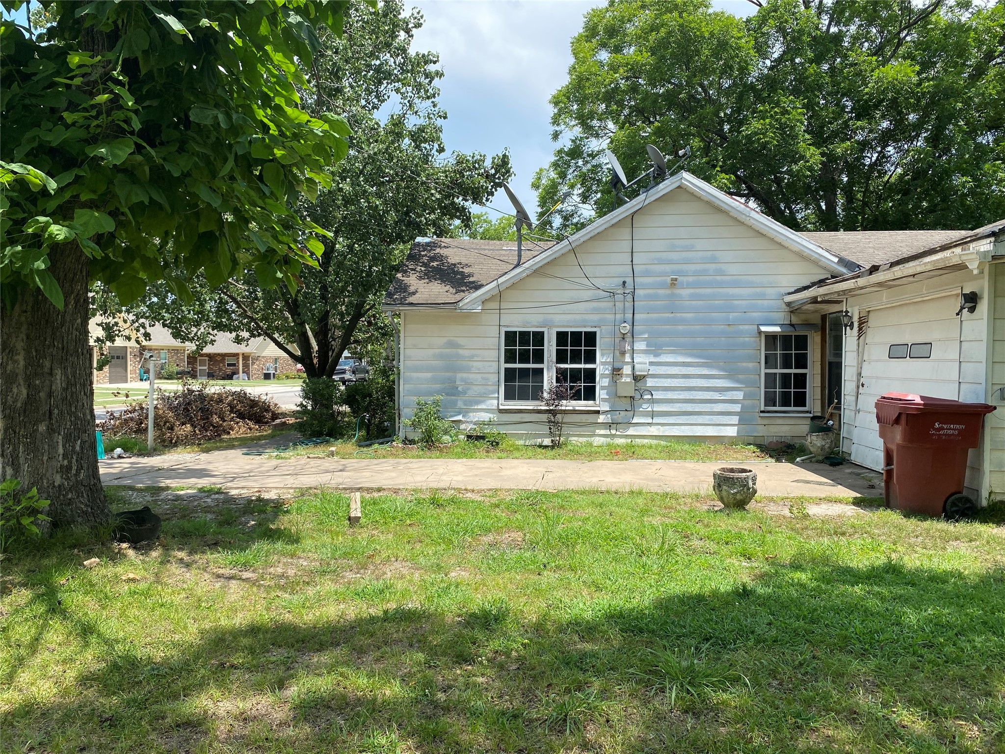 815/811/817 W 12th Street Bonham TX 75418