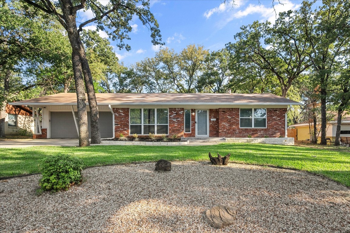 616 Oakwood Avenue Hurst TX 76053
