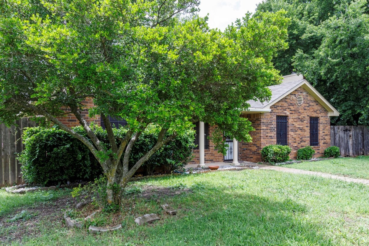 902 Wayne Avenue Duncanville TX 75137