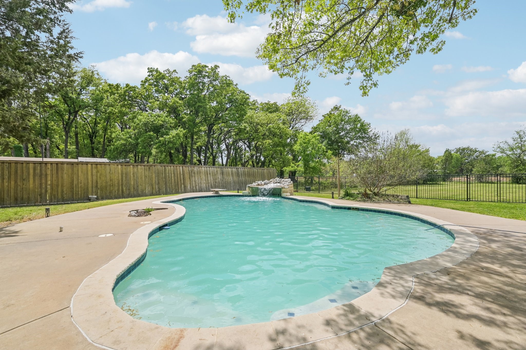858 County Road 3101 Greenville TX 75402