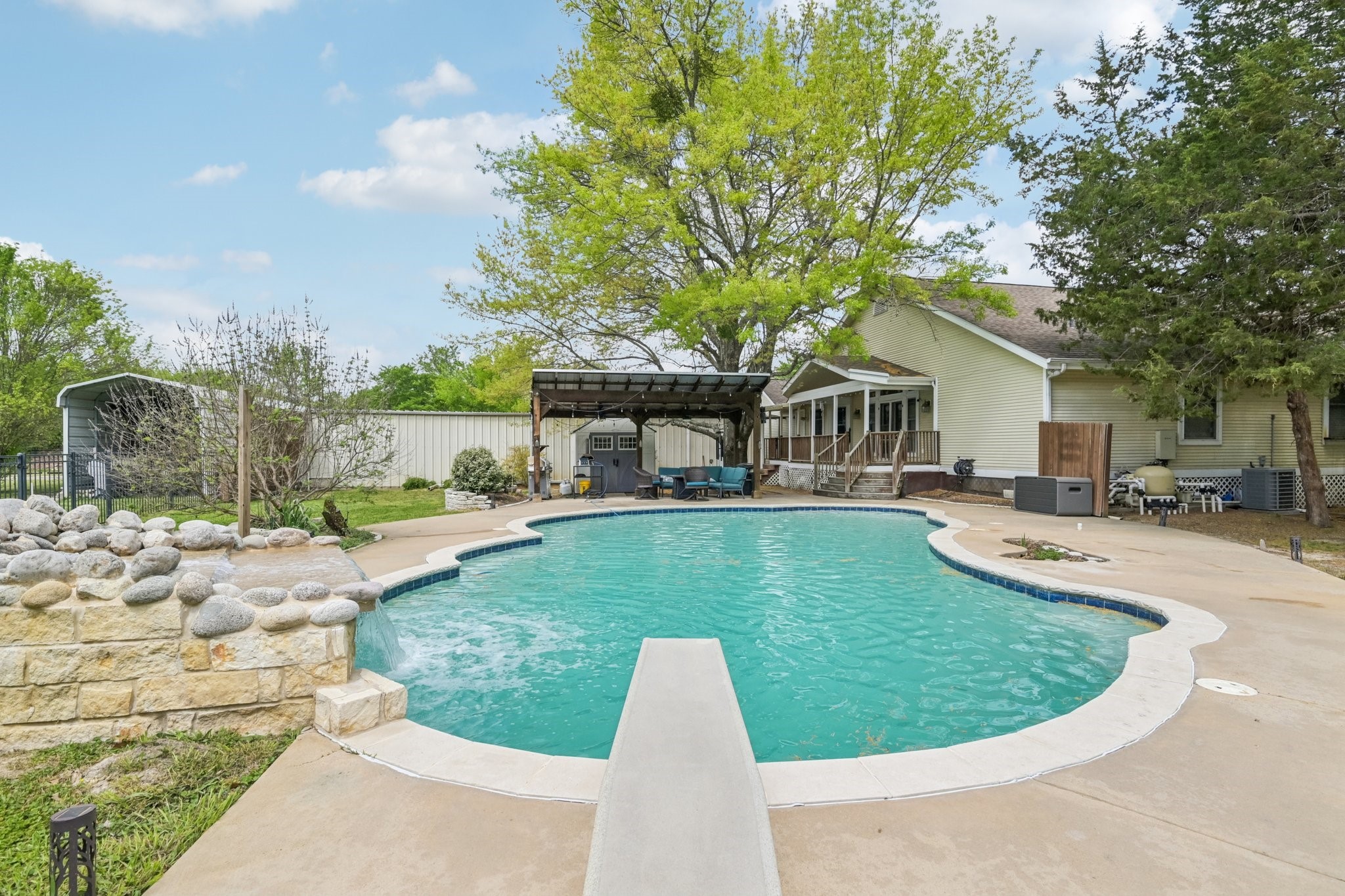 858 County Road 3101 Greenville TX 75402