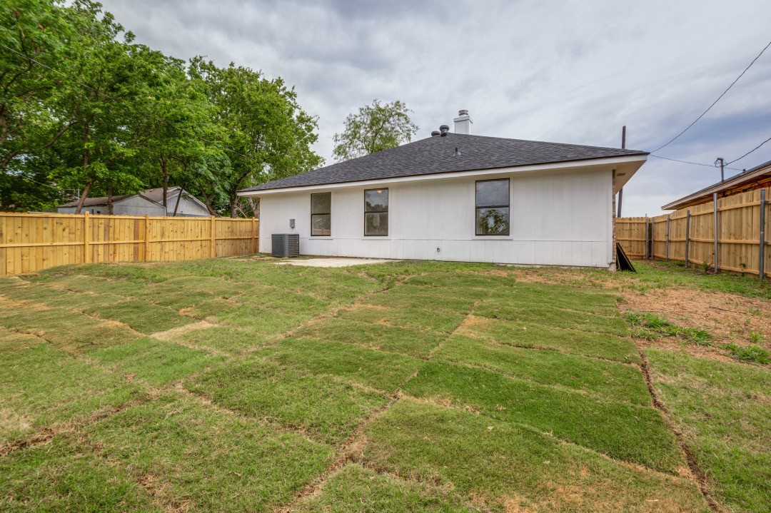 1905 Lakeview Drive Grand Prairie TX 75051
