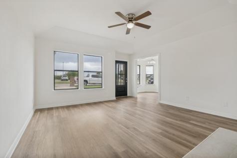 1905 Lakeview Drive Grand Prairie TX 75051