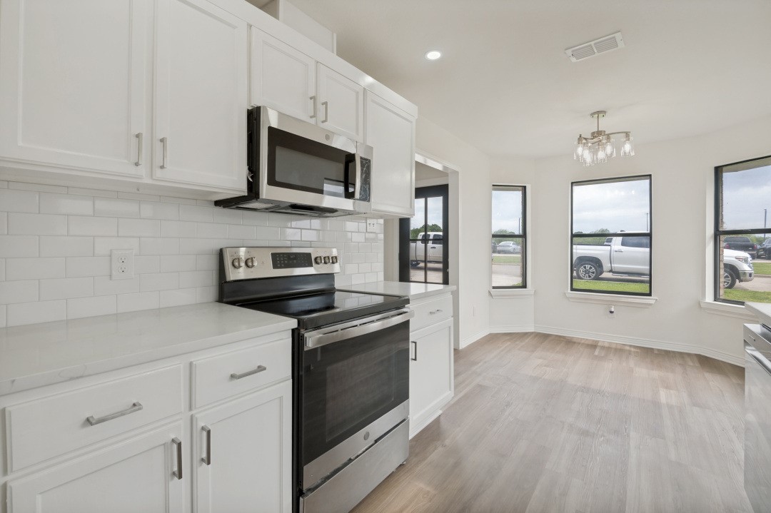 1905 Lakeview Drive Grand Prairie TX 75051
