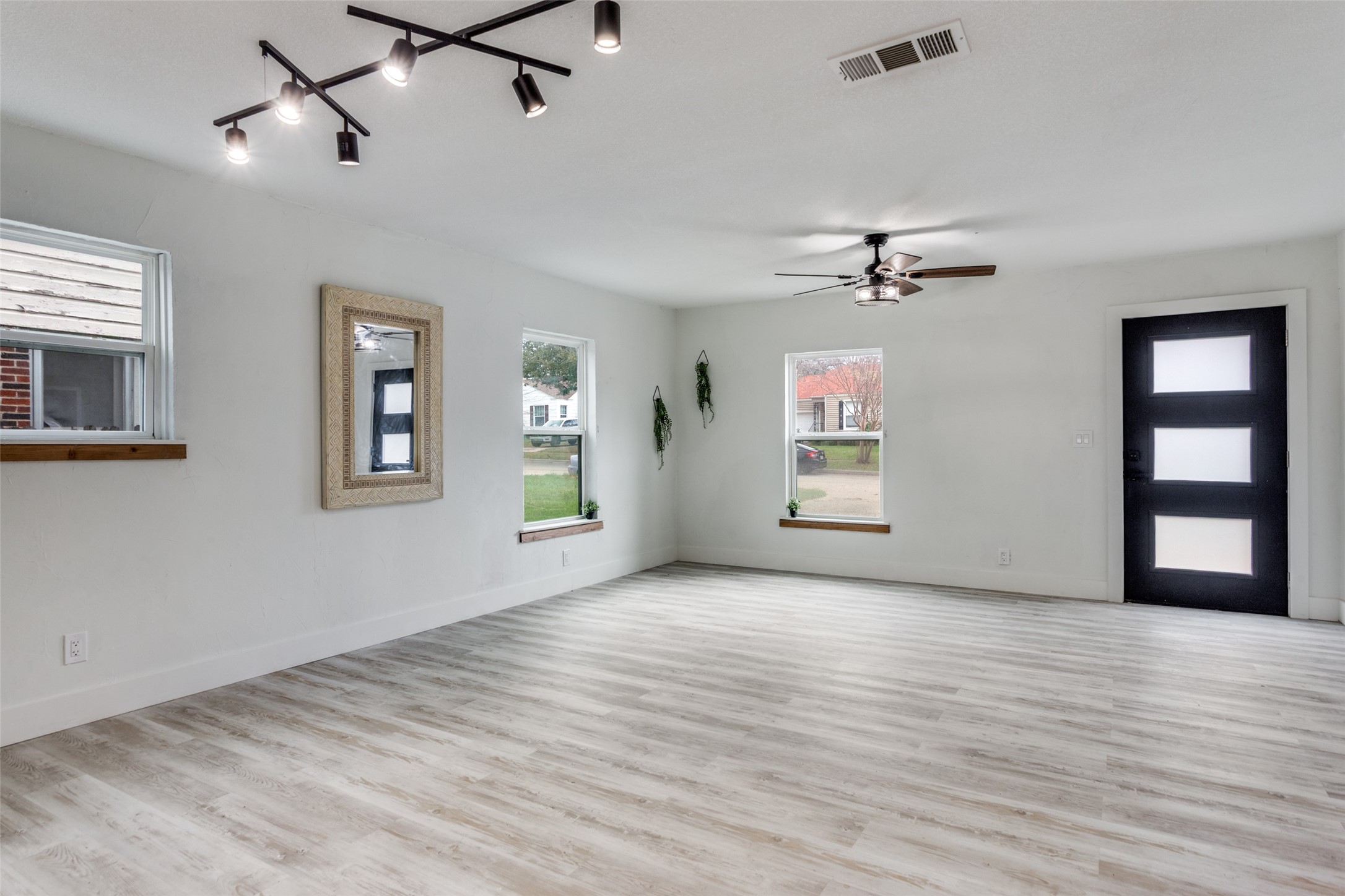4221 Donnelly Avenue Fort Worth TX 76107