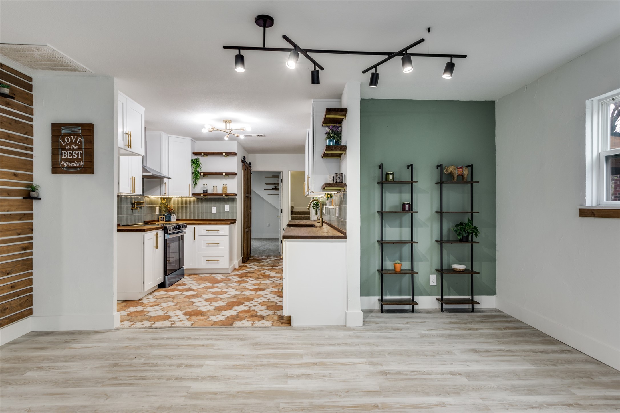 4221 Donnelly Avenue Fort Worth TX 76107