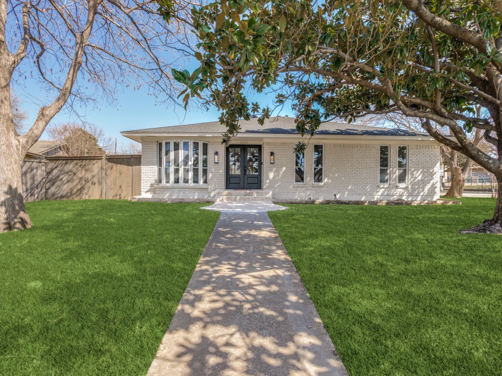 9008 Flicker Lane Dallas TX 75238