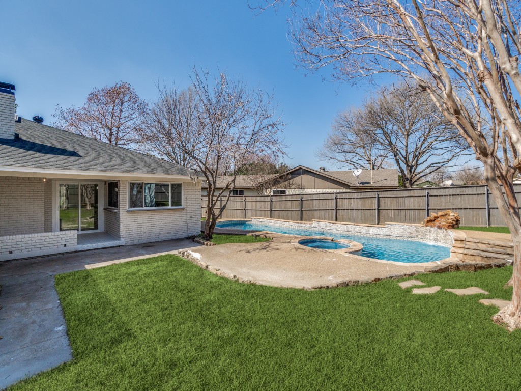 9008 Flicker Lane Dallas TX 75238