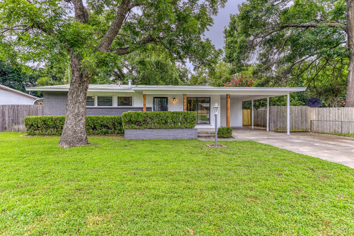 649 Pine Street Hurst TX 76053