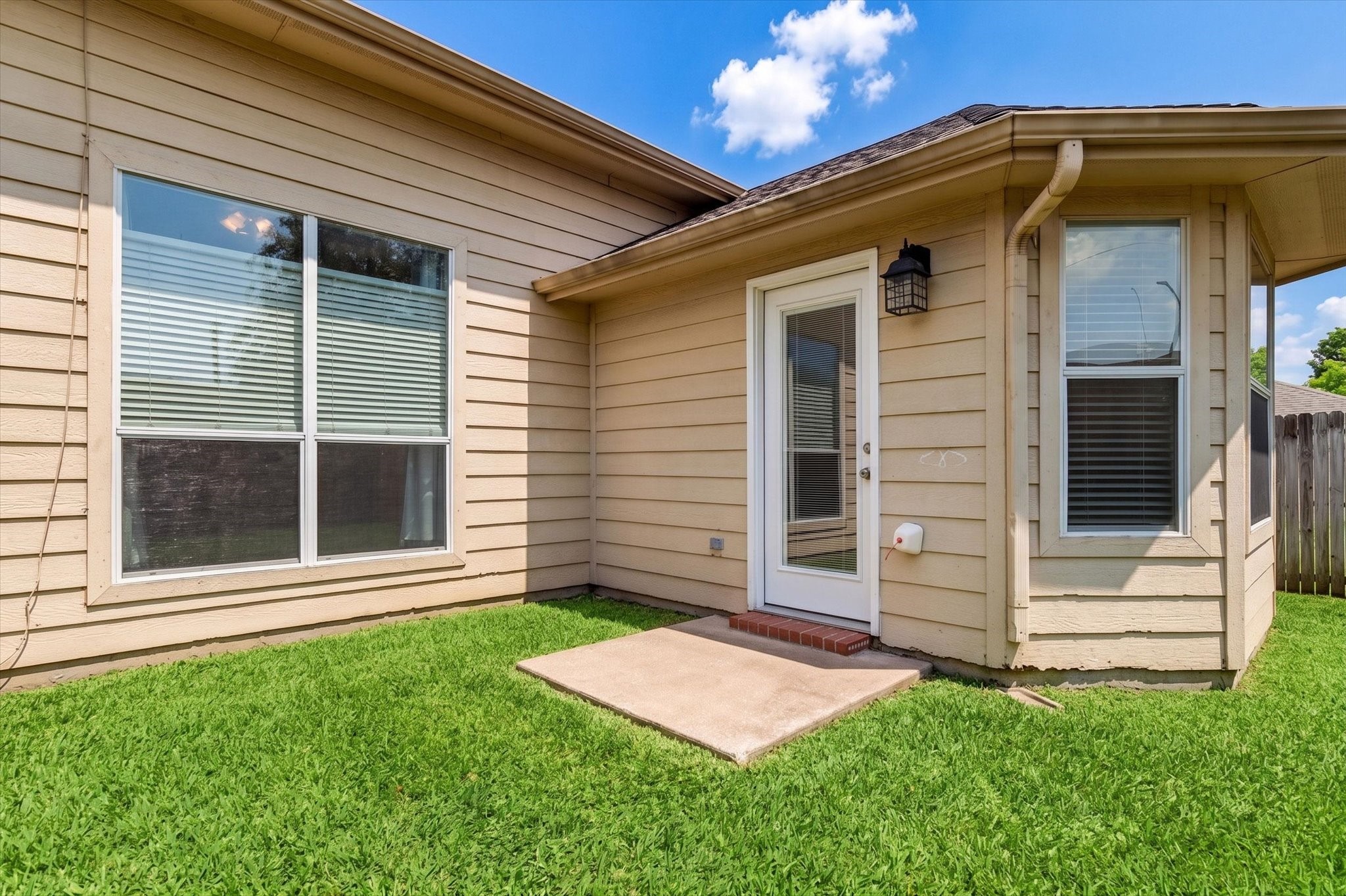 1220 Goldeneye Aubrey TX 76227