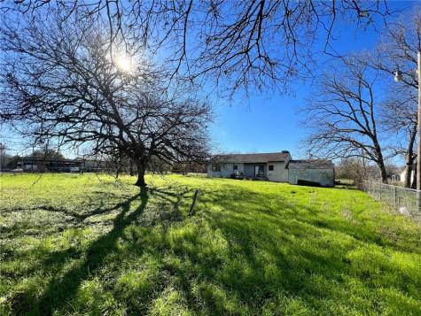 416 S 5th Street Lott TX 76656