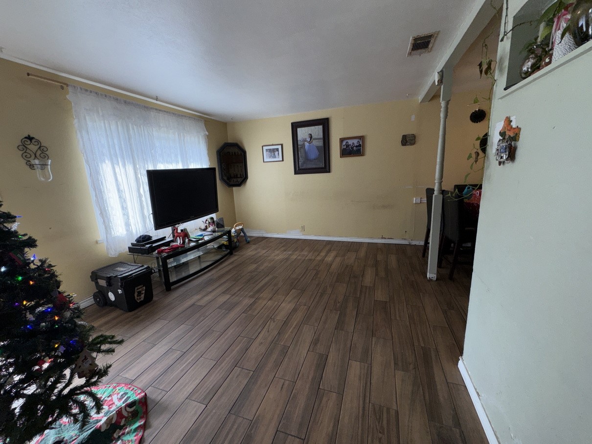 1416 Donald Avenue Carrollton TX 75006