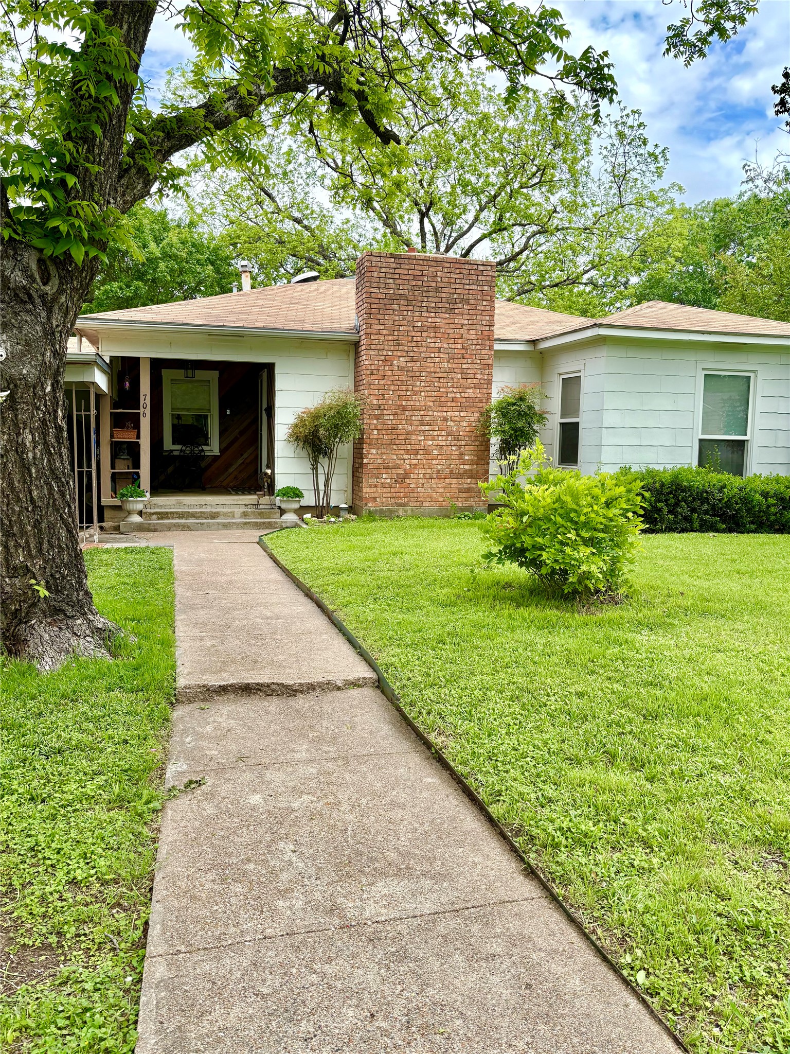 706 S Avenue I Clifton TX 76634