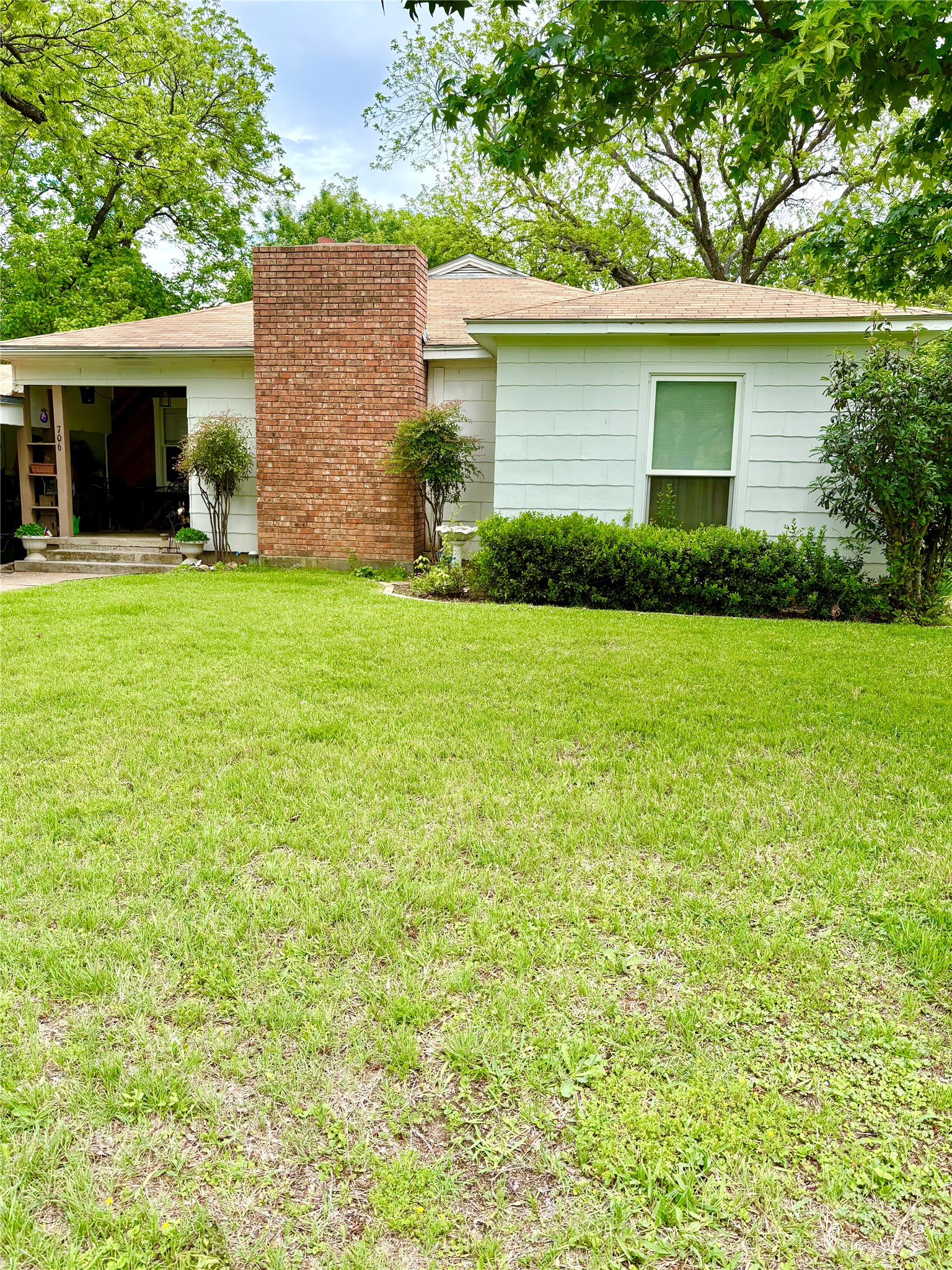 706 S Avenue I Clifton TX 76634