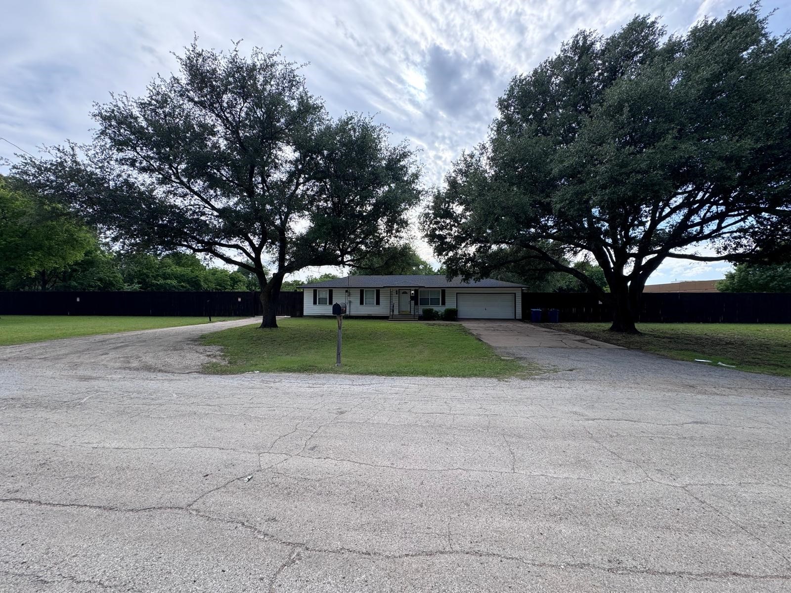 725 Hilltop Circle Desoto TX 75115