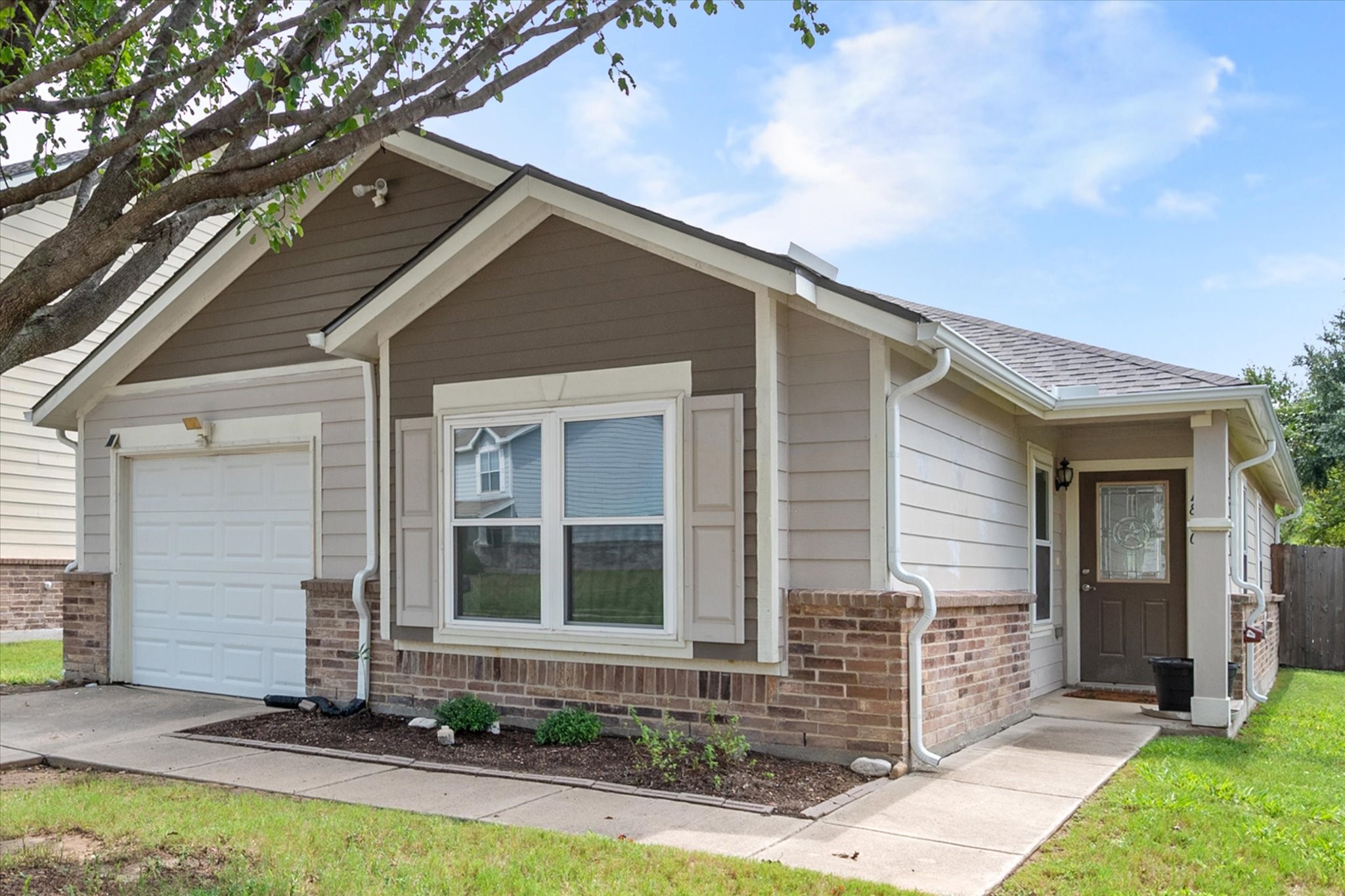 1840 Village Park Trail Burleson TX 76028
