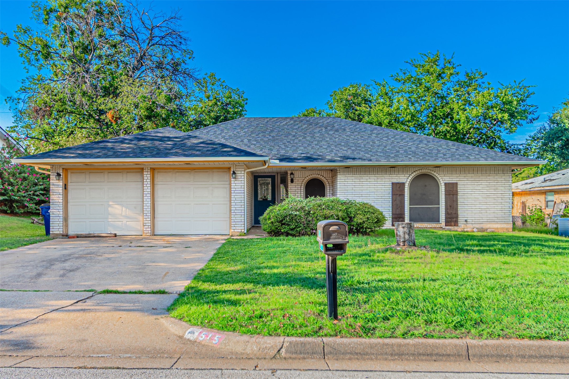 515 Lynnewood Avenue Burleson TX 76028