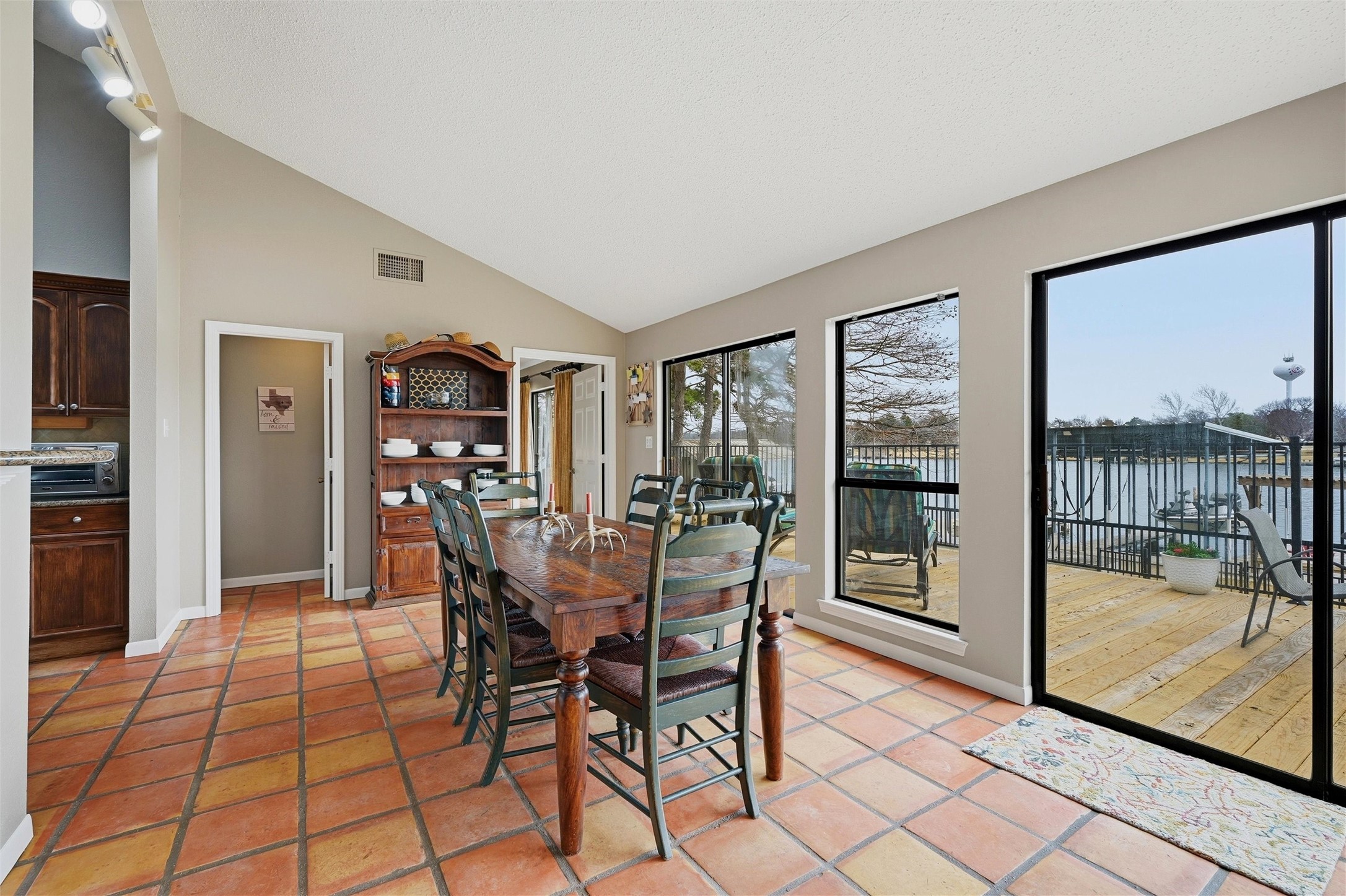140 Blackfoot Trail Lake Kiowa TX 76240